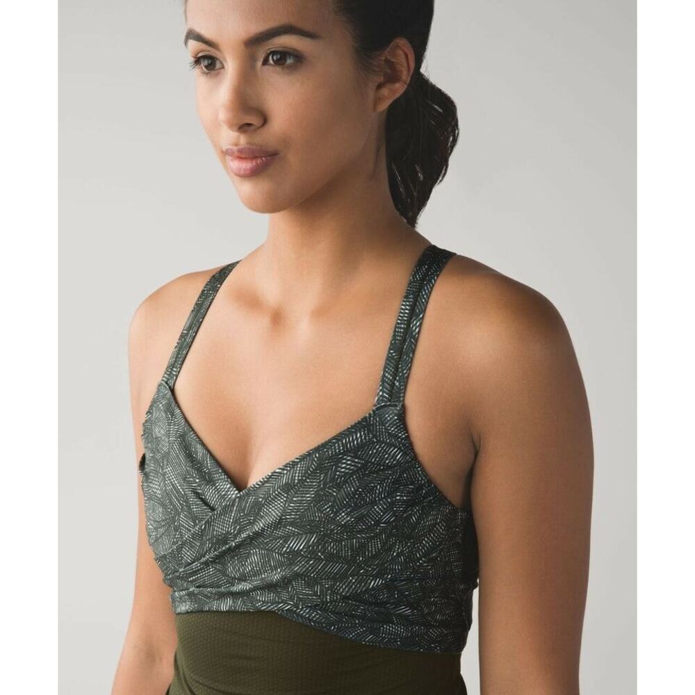 Lululemon Wrap It Up Tank Size 4 Jazzy White Gator Green Gator Green